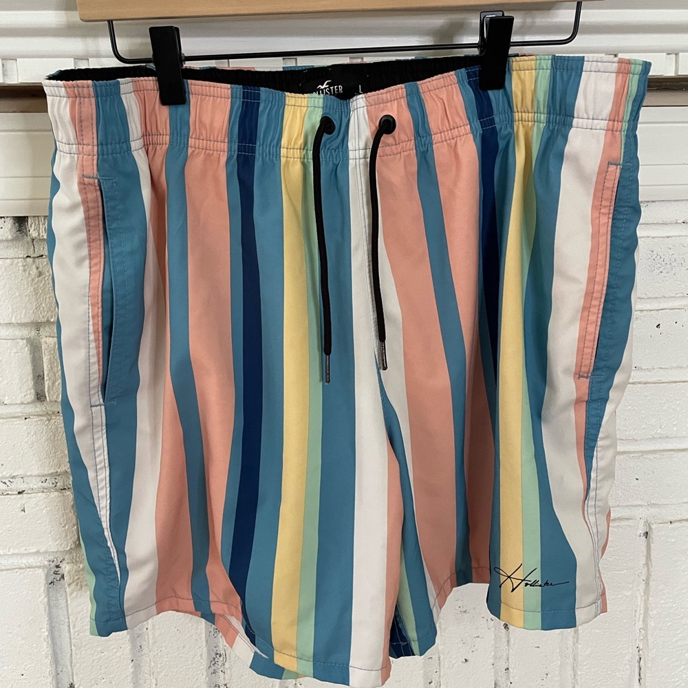 Hollister Men’s swim trunks, 5”, size large. Stripes.